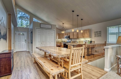 Garden Valley House | Holiday Tree House - with community pool & golf!