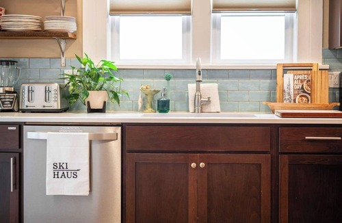 Garden District House | Home away from Home-Hot Tub Kayaks Beach Cruisers BBQ Ideal Family Gatherings