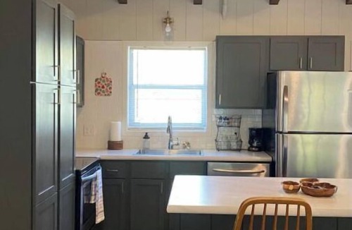 South Central Omaha House | Home away from Home- Mid Century Style - central Omaha (5 min from I-80)