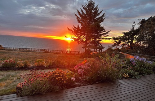 Oak Harbor Apartment | Home Away From Home… for you and for your pets!