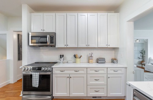The Bowl of Edmonds House | Home & Carriage House Views Dogs Welcome BBQ