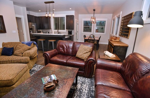 McCall House | Home on the Range - Premium Golf Course Home - Pet Friendly - Upgraded Finishes