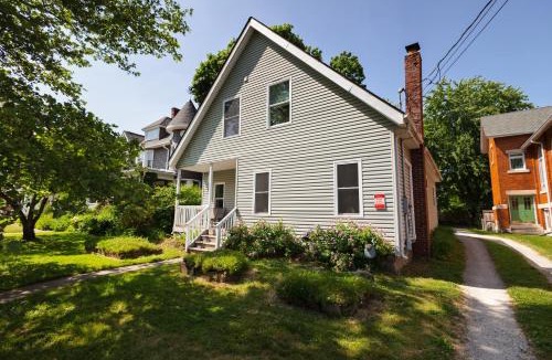 Oberlin House | Home STEPS from Oberlin