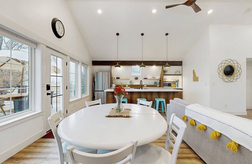 Burley Cottage | Home w/Farmstyle Loft & Views, Mins to Dtwn