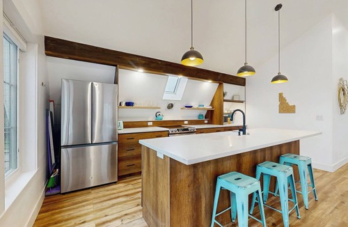 Burley Cottage | Home w/Farmstyle Loft & Views, Mins to Dtwn