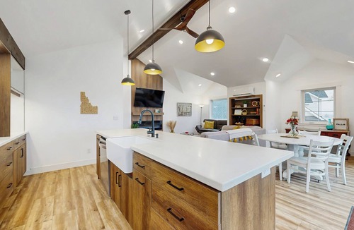 Burley Cottage | Home w/Farmstyle Loft & Views, Mins to Dtwn