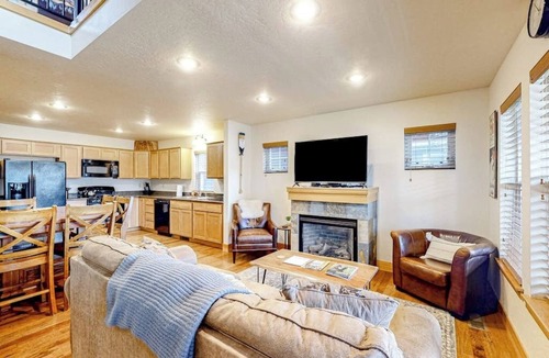 Dover Bay House | Home with patio, grill, fireplace, streaming, washer/dryer & AC