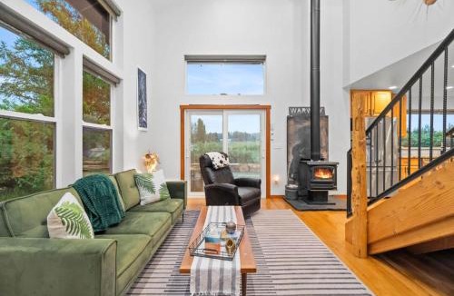 Port Angeles House | Homestead Villa - HotTub & Sauna Retreat