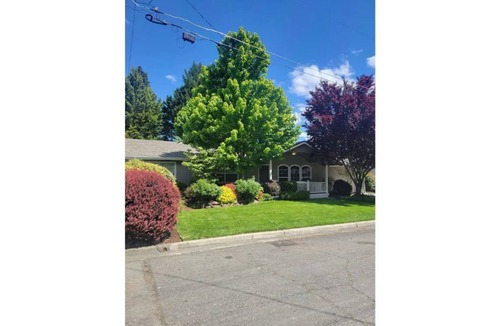 Grants Pass House | Hometown 3-bedroom spacious living NO cleaning fee