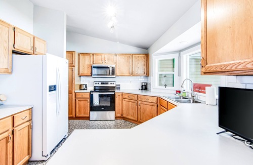 West Valley House | Homey, dog-friendly escape with private yard, WiFi & W/D