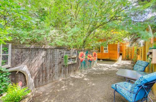 Libby Apartment | Homey Pet-Friendly Libby Cottage w/Yard by Creek!