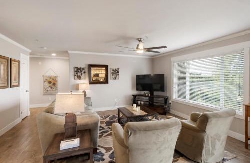 Bonney Lake Villa | HoneyHomes Spectacular View Home with Amenities