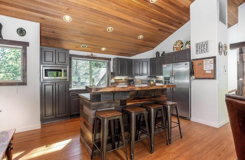 Sunriver House | Hood05 - Spacious Home, Hot Tub, SHARC passes