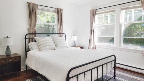 Hoodsport House | Hoodsport Getaway Walkable and Family friendly