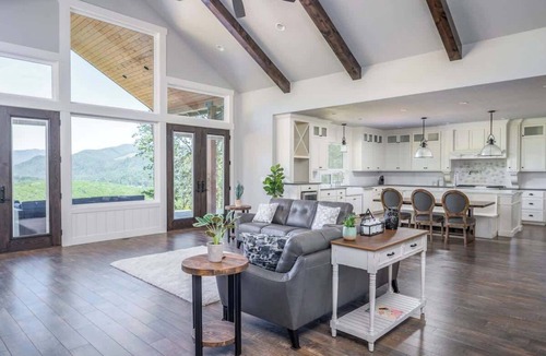 Sandy House | Hoodview House - Luxury Mt Hood Scenic Views