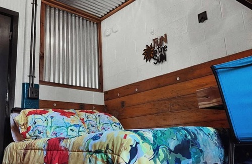 Lebanon Hostel | Horse Stall Suite 15 TESLA w Country Breakfast!