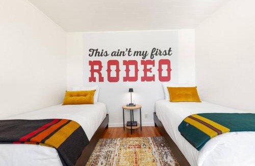 Livingston House | Hot Tub 4 Baths 4 Bedrooms Montana Themed Bikes
