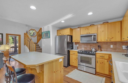 Sunriver House | Hot tub, AC, Family Friendly, great location!