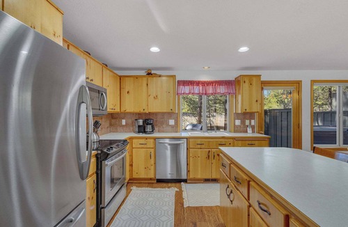 Sunriver House | Hot tub, AC, Family Friendly, great location!