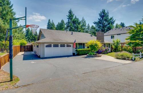 University Place House | Hot Tub and Sauna Home 8 Mi to Downtown Tacoma!