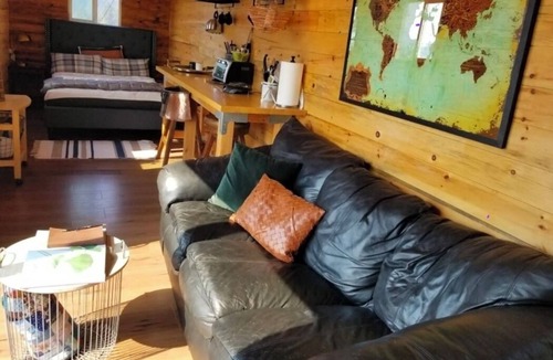 Oakridge House | Hot tub! Christmas tree heaven experience.