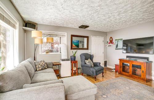 Tumtum House | Hot Tub, Deck & Mtn Views: Nine Mile Falls Duplex