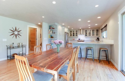 Bend House | Hot Tub/Fenced Yard/AC/Pet-Friendly in Best Neighborhood in Bend