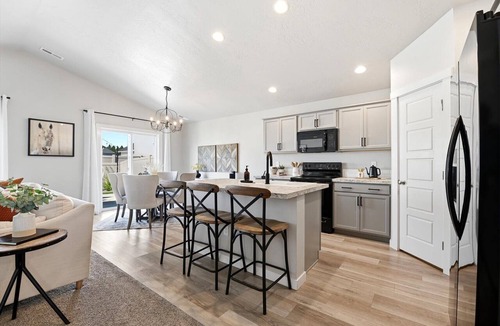 Meridian House | Hot Tub, Fire Pit, Game Room! Steps to Park, 4 TVs, TopGolf Discount, Mini Split Comfort