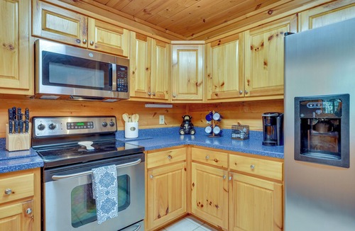 Blue Ridge Cottage | Hot Tub & Game Room: Blue Ridge Getaway