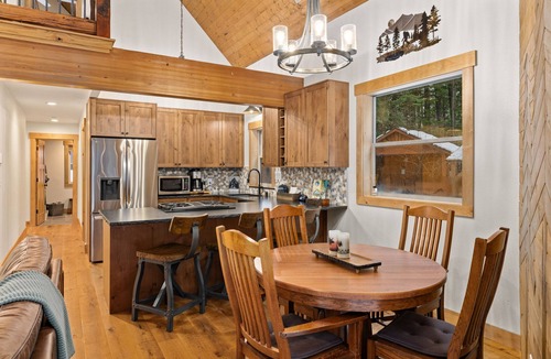 Cle Elum Cabin | Hot Tub, Game Room & EV Charger Cabin