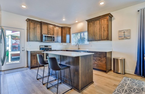 Sweetwater House | Hot Tub & Ideal Beach Access