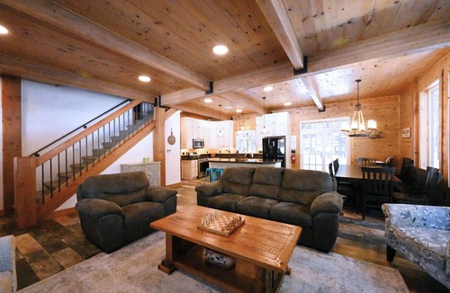 Island Park Cabin | Hot Tub & Indoor Slide - 25 Miles to Yellowstone