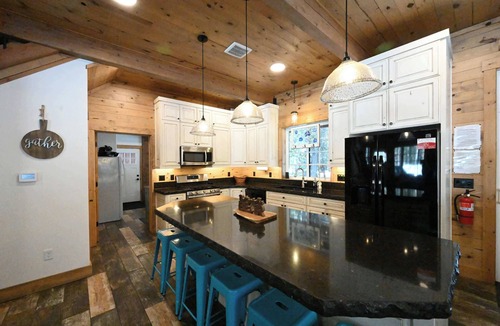 Island Park Cabin | Hot Tub & Indoor Slide - 25 Miles to Yellowstone