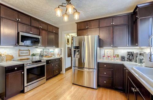 Downtown Omaha House | Hot Tub | Midtown Omaha | Fire Pit | Close to Zoo