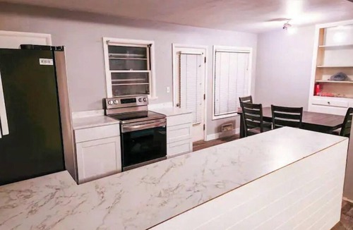 Pocatello House | HOT TUB! Newly renovated Sunset Themed house.