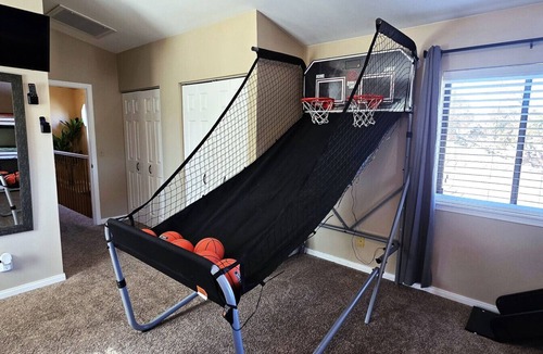 Page House | Hot Tub, Pool Table, Swing Sets, Theater, Kayaks