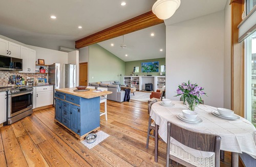 Clinton House | Hot Tub & Puget Sound View! Whidbey Island Retreat
