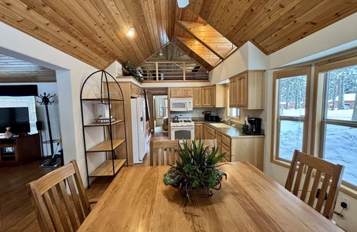Ashland Cabin | Hot Tub! Relaxing Tranquil Cabin at Hyatt Lake 40