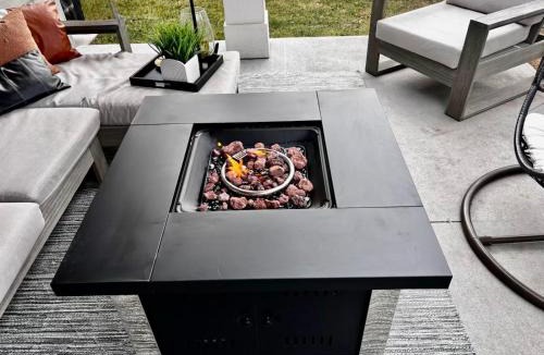 Northwest Boise City House | Hot Tub - Sauna - Fire Pit - Ping Pong - Darts