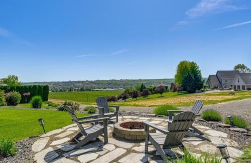 Gleed House | Hot Tub & Seasonal Pool: Remarkable Yakima Getaway