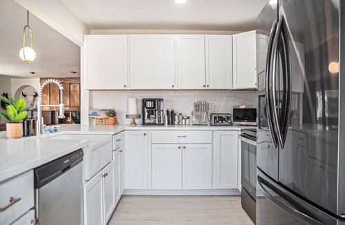 Omaha House | Hot Tub - Sleeps 24 - Game Room - Near Zoo
