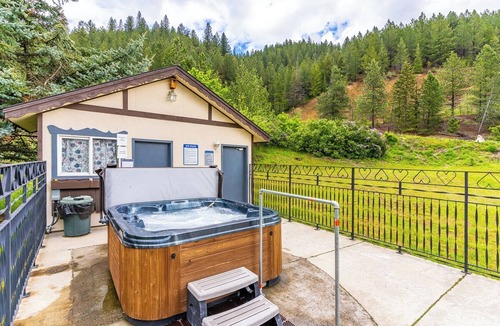 Kellogg Condo | Hot Tub + Views | 3bdrm Silver Mtn Ski/Bike Condo