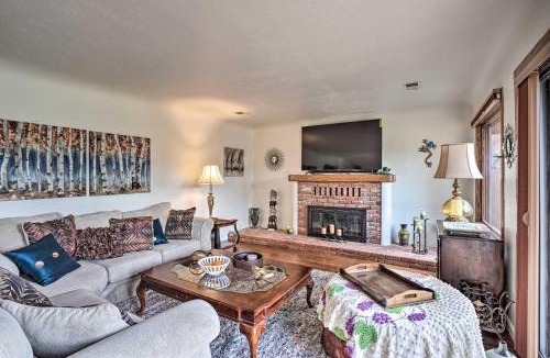 Grants Pass House | Hot Tub & Views: Spacious Getaway on Rogue River