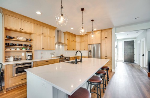 Kittitas County Cottage | Hot Tub & Water Views: Vantage Family Retreat