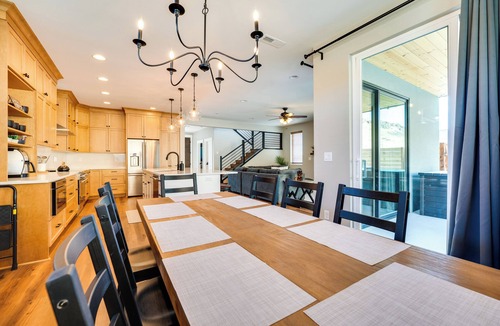 Kittitas County Cottage | Hot Tub & Water Views: Vantage Family Retreat