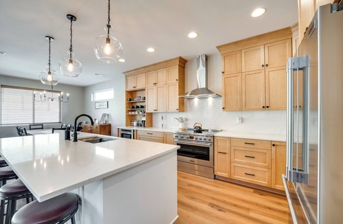 Kittitas County Cottage | Hot Tub & Water Views: Vantage Family Retreat