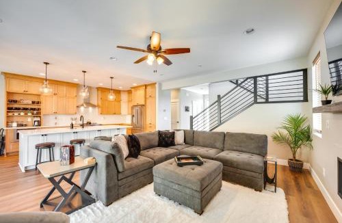 Sunland Estates House | Hot Tub & Water Views: Vantage Family Retreat