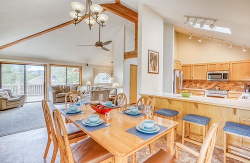 Sunriver House | Hot Tub, Wrap-Around Deck, Main-Level King Master Suite plus SHARC passes!