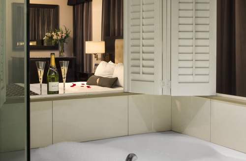 Downtown Hotel | Hotel Blackhawk, Autograph Collection