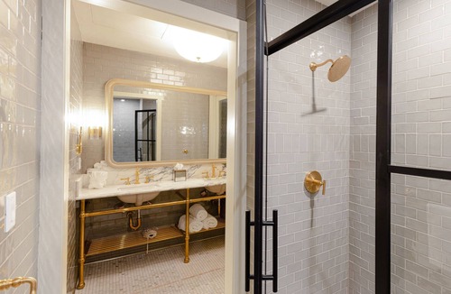 Downtown Knoxville Hotel | Hotel Cleo, Knoxville Downtown, a Tribute Portfolio Hotel